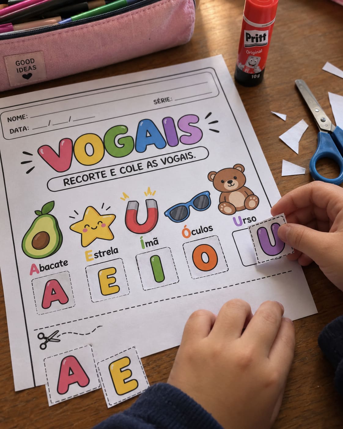 Atividade de Alfabetização com Vogais: Recorte e Cole A, E, I, O e U - imagem 1